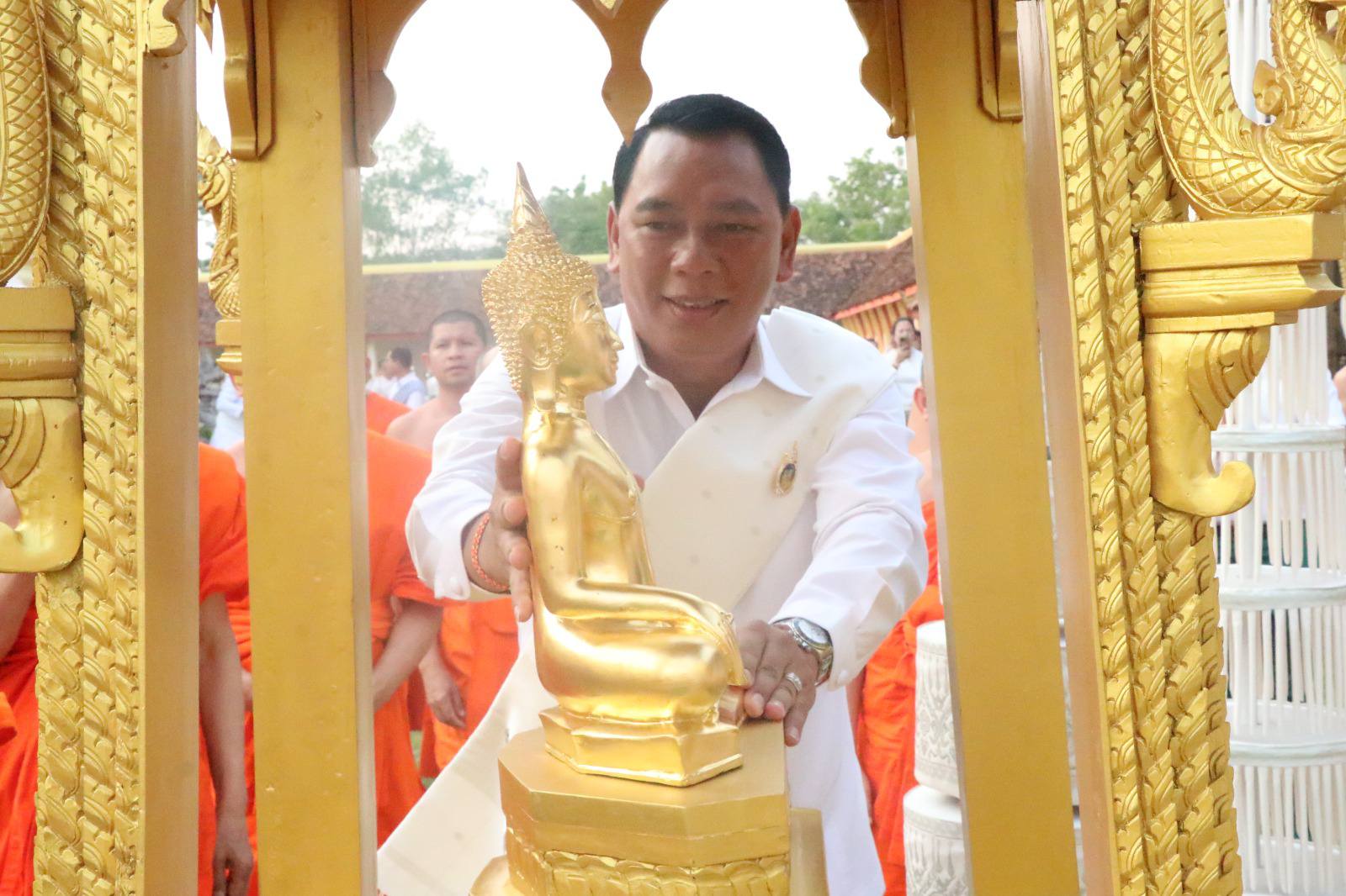 ພິທີອັງເຊີນພະຄຳລົງມາຫົດສົງນໍ້າໂອກາດບຸນປີໃໝ່ລາວ ທີ່ທາດຫຼວງວຽງຈັນ