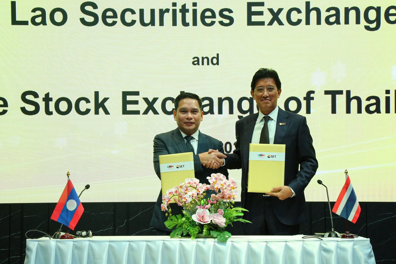 ຕະຫຼາດທຶນ ລາວ-ໄທ  ເຊັນສັນຍາຮ່ວມມື ເປີດໂອກາດລະດົມທຶນຂ້າມແດນ