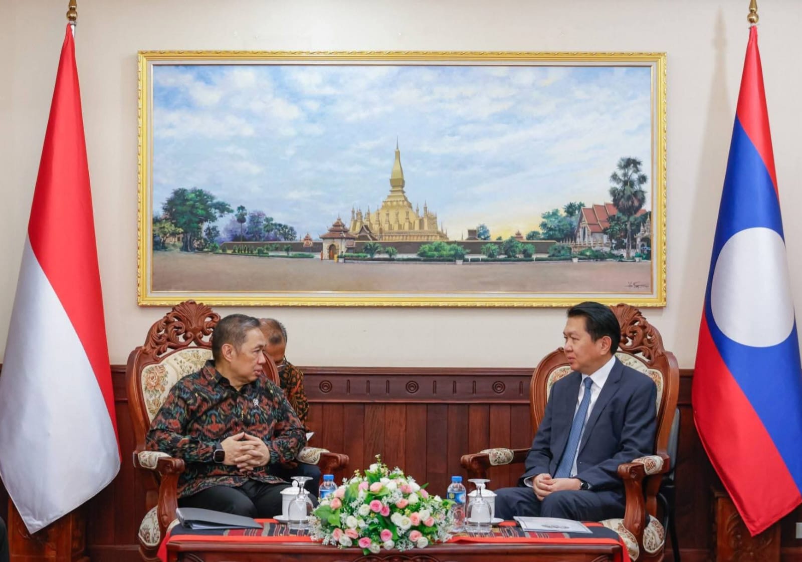 ຮອງລັດຖະມົນຕີກະຊວງຕ່າງປະເທດລາວ-ອິນໂດເນເຊຍ ຮ່ວມພົບປະສອງຝ່າຍ