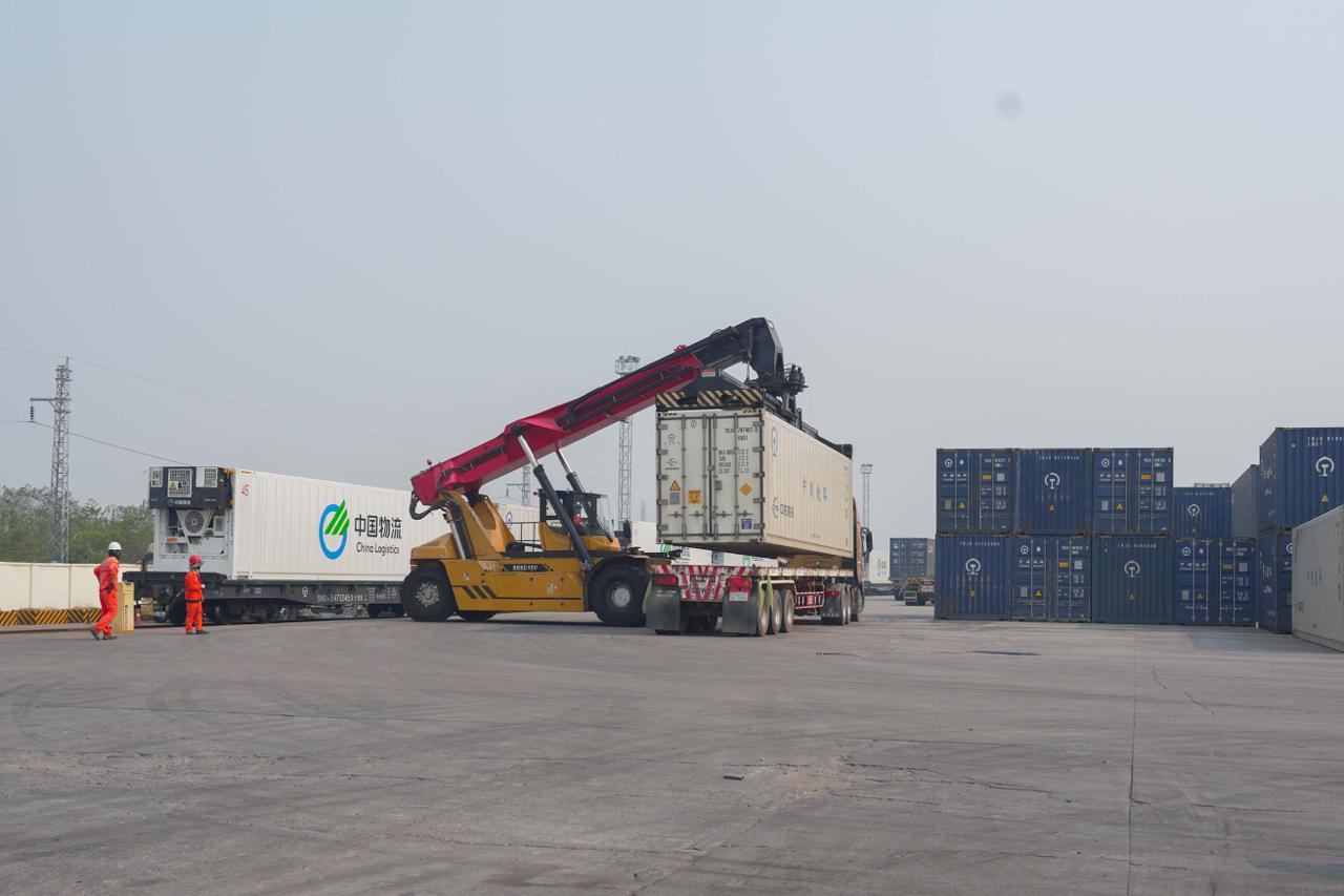 ມູນຄ່າການຄ້າຕ່າງປະເທດລາວ ໄຕມາດທີ 1 ປີ 2026 ບັນລຸ 5.2 ຕື້ໂດລາ, ໄດ້ດຸນການຄ້າກວ່າ 310 ລ້ານໂດລາ