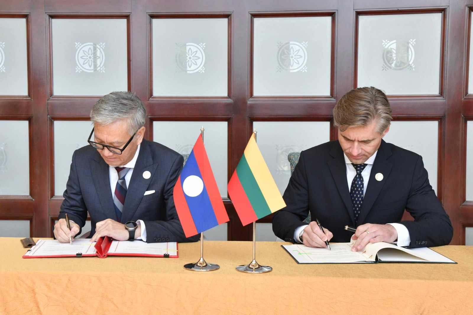 ລາວ-ລິດຕົວນີ ເສີມຂະຫຍາຍການພົວພັນຮ່ວມມືວຽກງານຫຼາຍດ້ານ