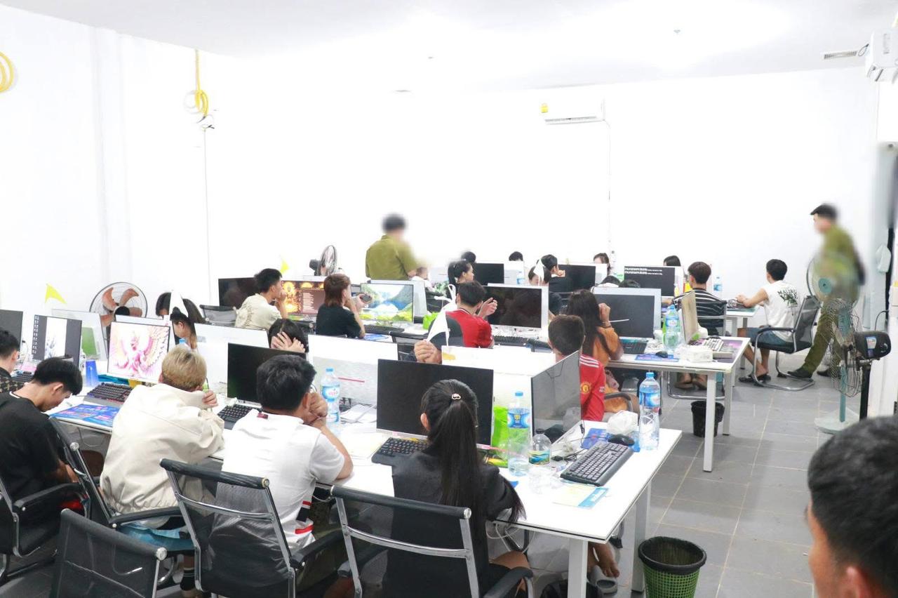 ປກສ ແຂວງບໍ່ແກ້ວ ຈັບຕົວແກ້ງຄໍເຊັນເຕີ 230 ຄົນ