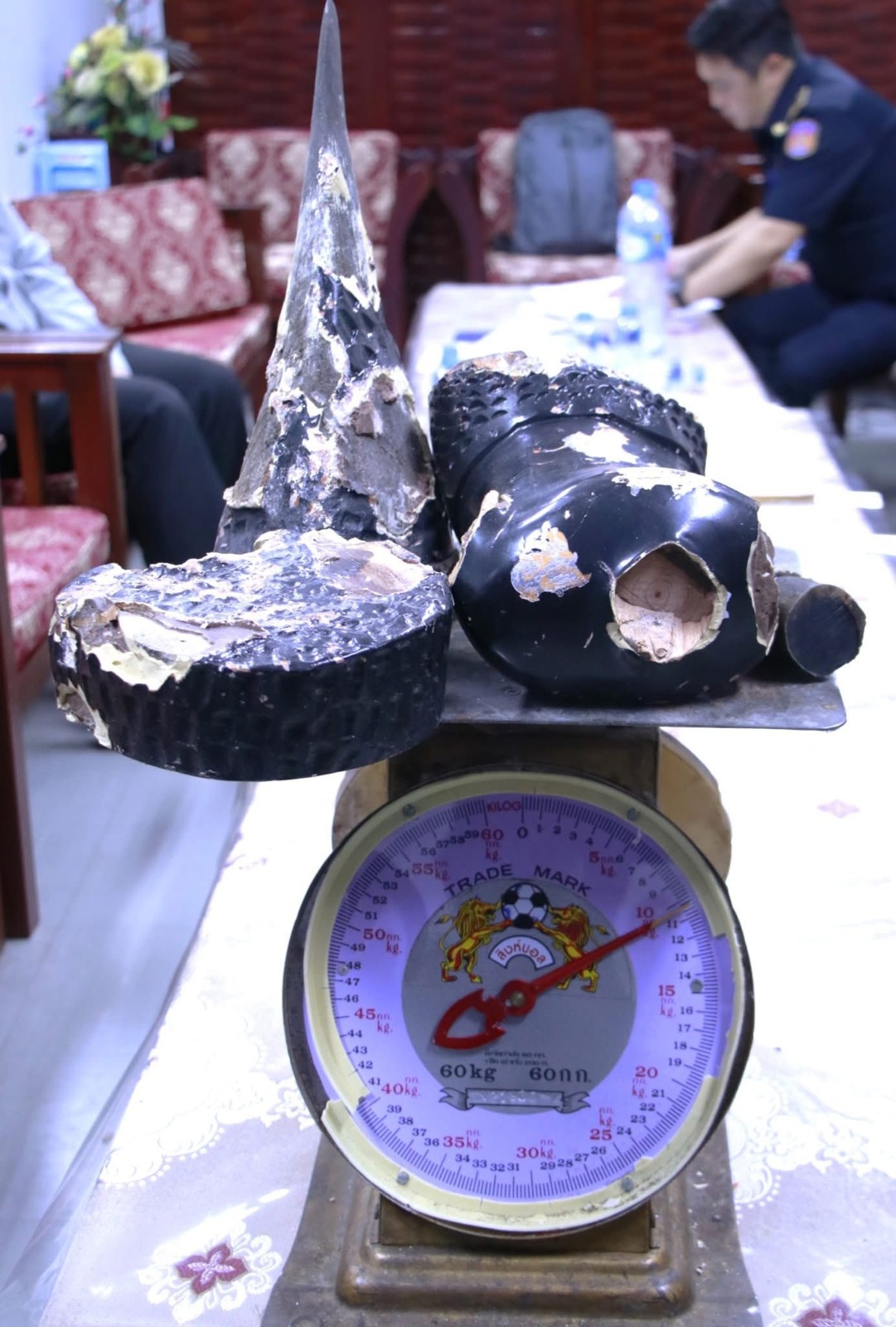 ເຈົ້າໜ້າທີ່ກັກຕົວຊາຍສັນຊາດຫວຽດນາມຖານລັກລອບຂົນສົ່ງຊິ້ນສ່ວນສັດປ່າຫວງຫ້າມຂ້າມຊາດ