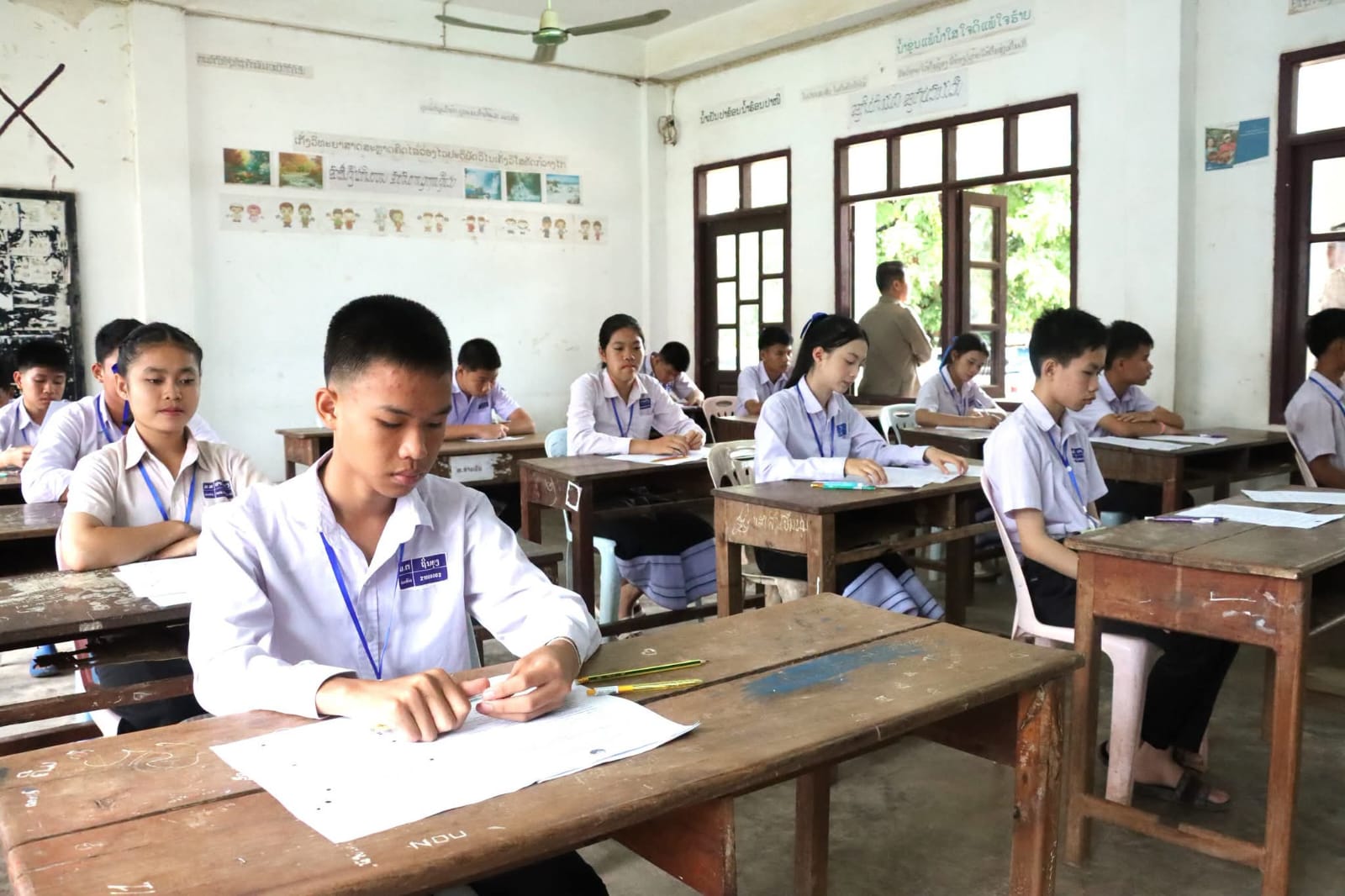 ການສອບເສັງຈົບຊັ້ນມັດທະຍົມສຶກສາ ທົ່ວປະເທດ  ມີ ນັກສອບເສັງເຂົ້າຮ່ວມ ຫຼາຍກວ່າ 112,000 ຄົນ