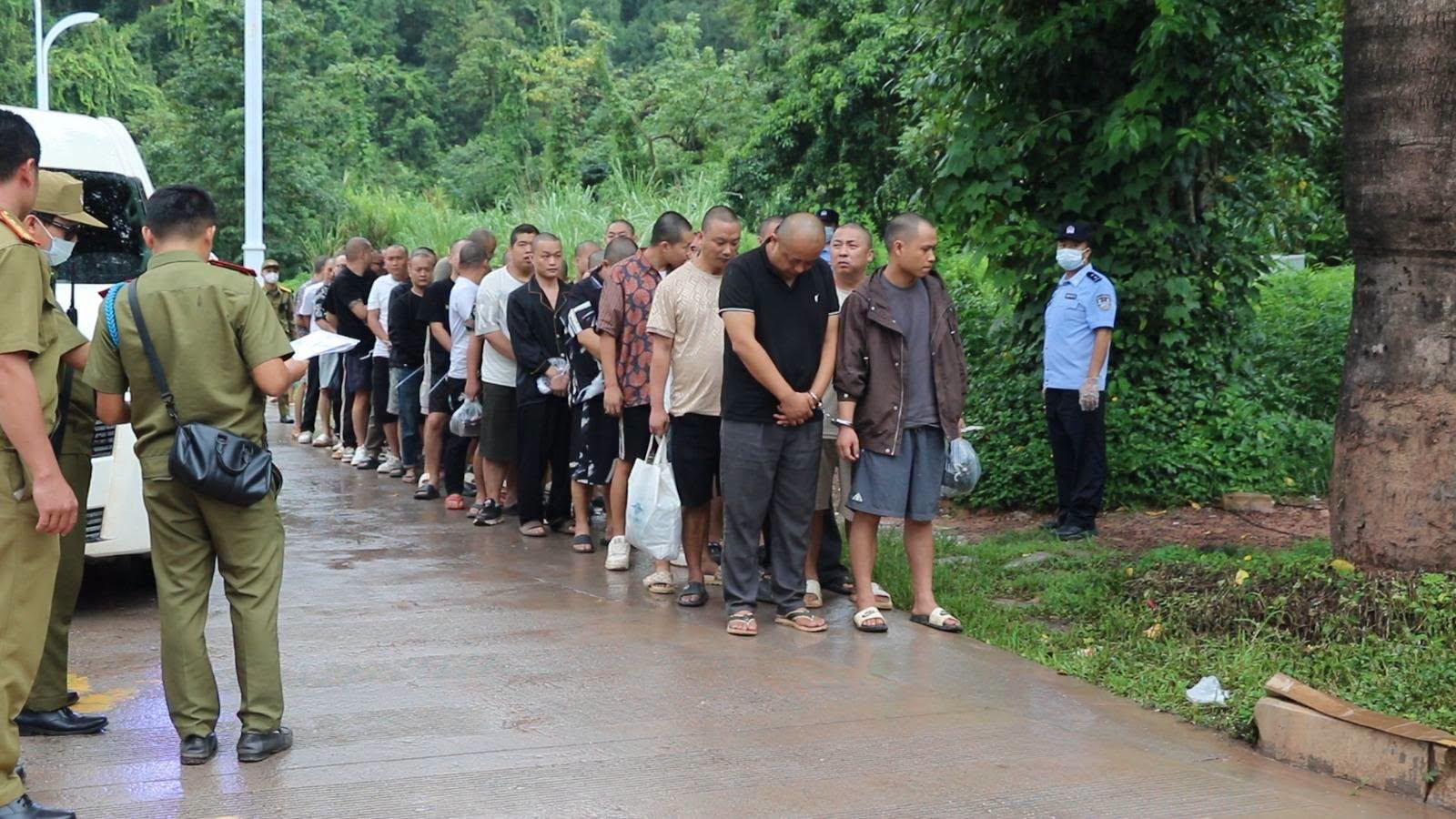 ຜູ້ກະທຳຜິດກົດໝາຍຊາວຈີນ 95 ຄົນຖືກສົ່ງໃຫ້ຕຳຫຼວດຈີນ ນຳຕົວໄປດຳເນີນຄະດີ