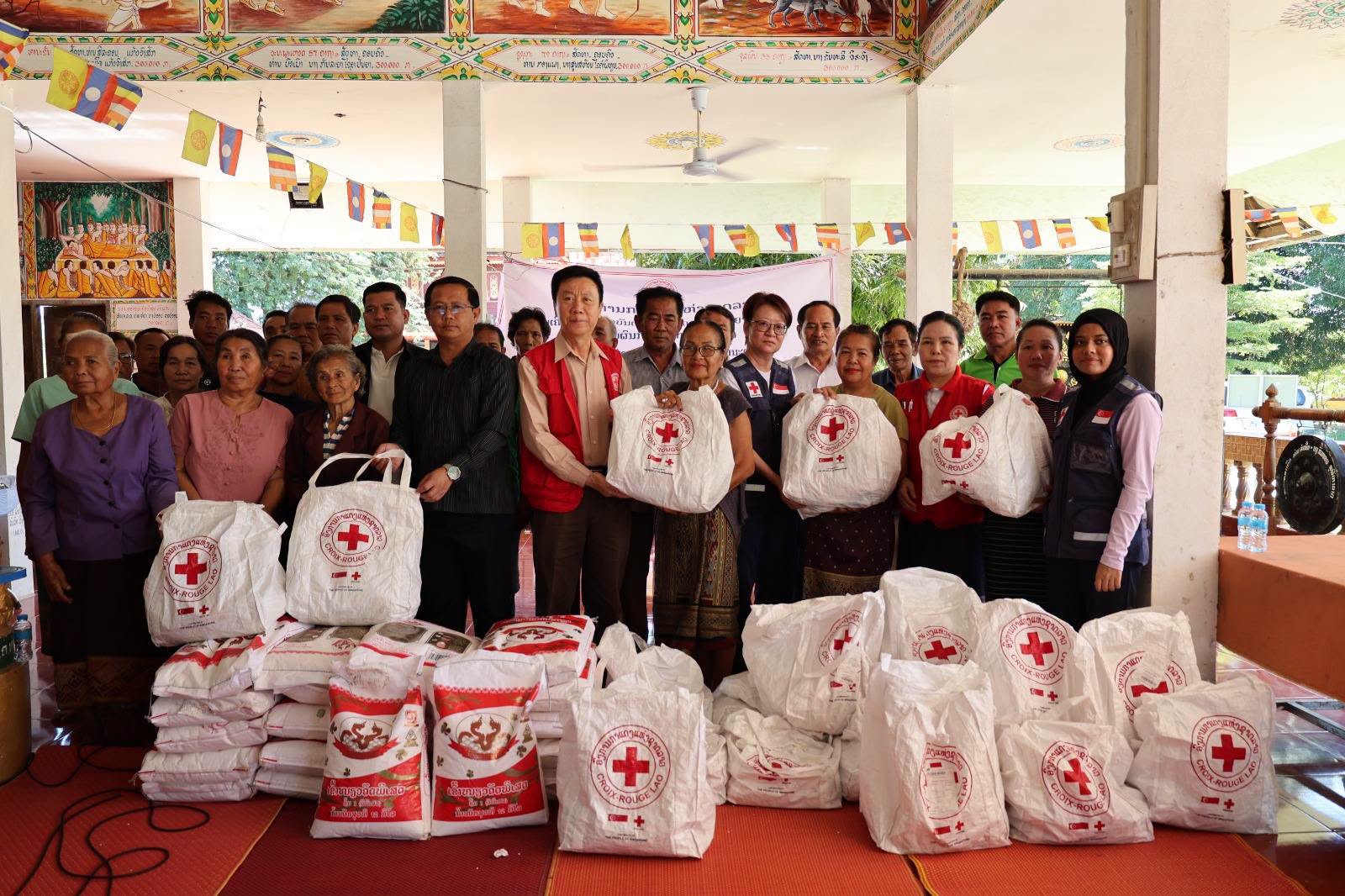 ອົງການກາແດງແຫ່ງຊາດລາວ ມອບເຄື່ອງຊ່ວຍເຫຼືອຜູ້ປະສົບໄພຢູ່ແຂວງສະຫວັນນະເຂດ ແລະ ແຂວງສາລະວັນ